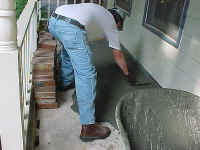 overholt_secondpourdetail.jpg (75922 bytes)